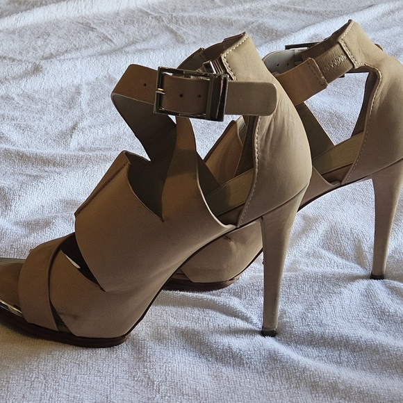 Calvin Klein Valerie Cow Roma Stilettos Heels Size 7.5 Caramel Nude - Picture 2 of 8